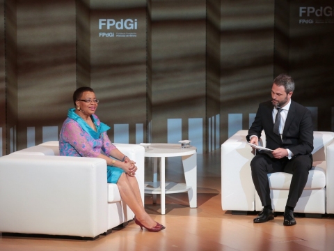 Graça Machel en conversa amb Xavier Aldekoa